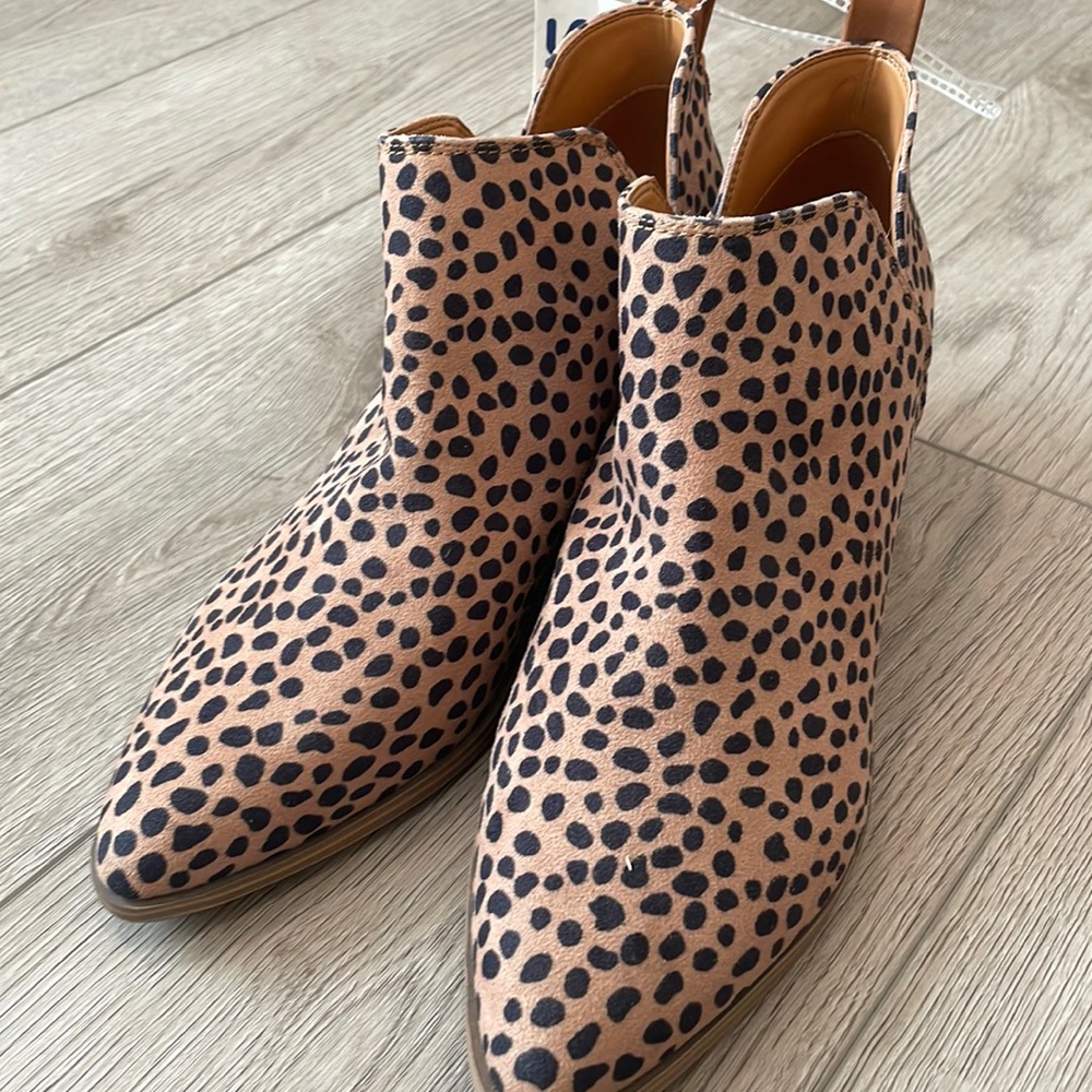 Nine West Cheetah Print Booties Size 10